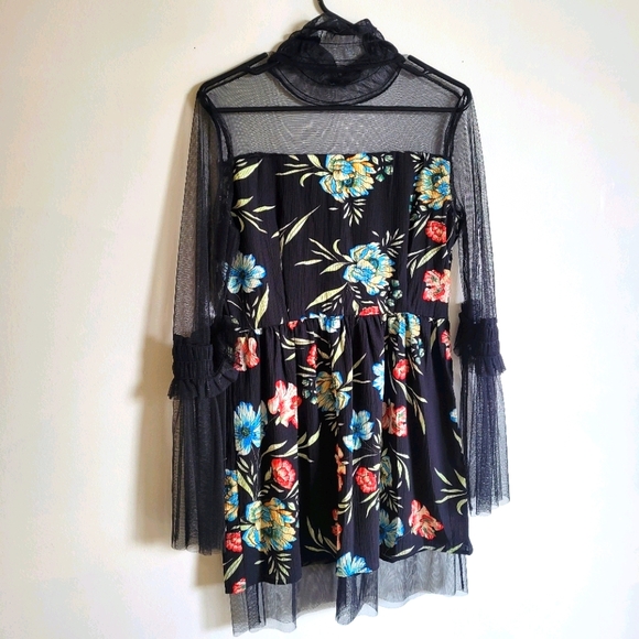 NWOT PrettyLittleThing dress - Picture 5 of 9